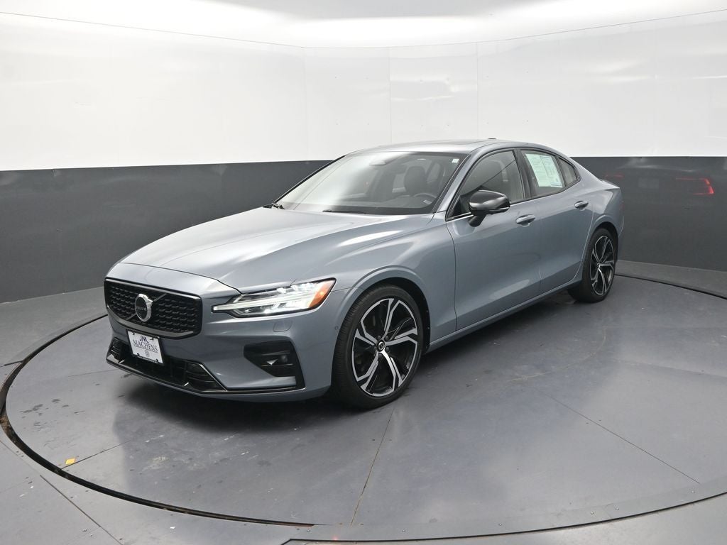 2024 Volvo S60 B5 Plus Dark Theme