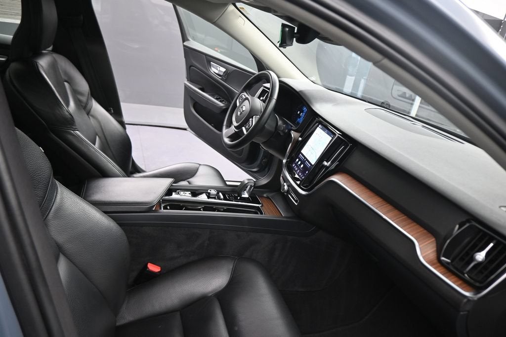 2024 Volvo S60 B5 Plus Dark Theme