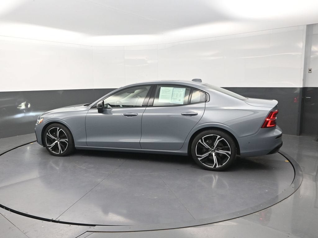 2024 Volvo S60 B5 Plus Dark Theme