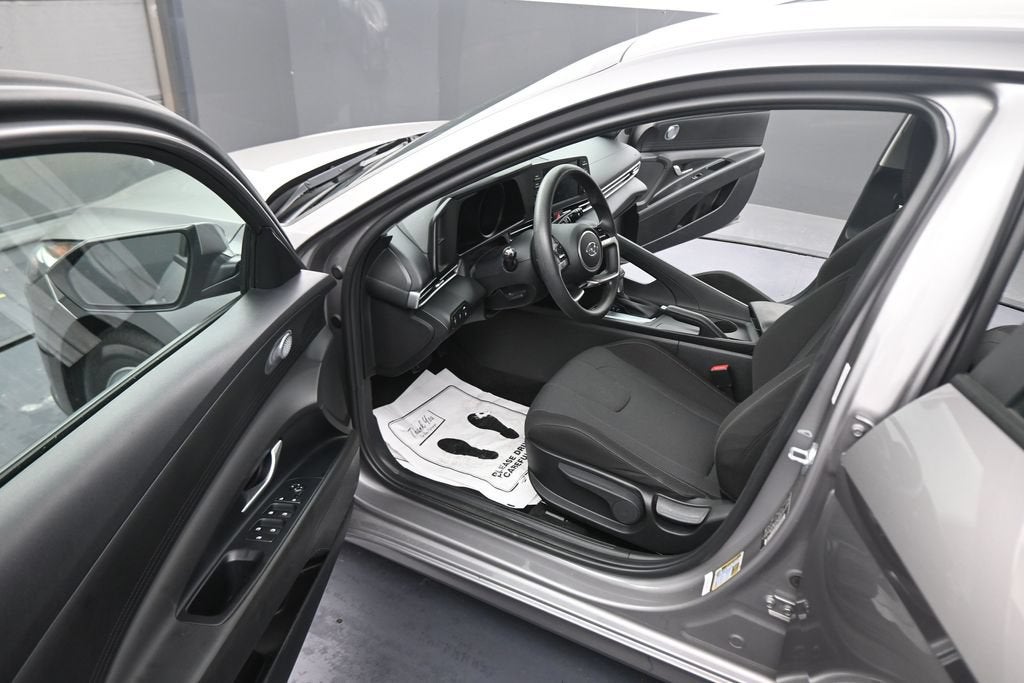 2023 Hyundai Elantra SE
