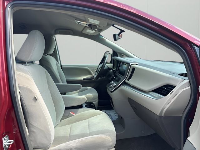 2017 Toyota Sienna LE 8 Passenger