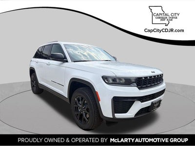 2026 Jeep Grand Cherokee Laredo Altitude