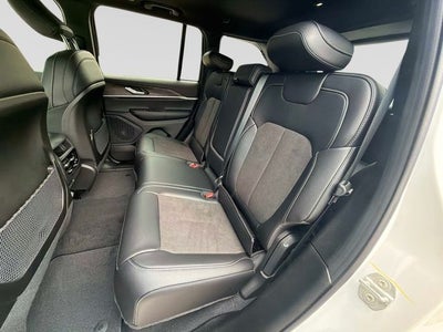 2026 Jeep Grand Cherokee Laredo Altitude