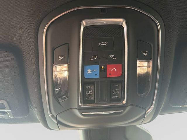 2026 Jeep Grand Cherokee Laredo Altitude
