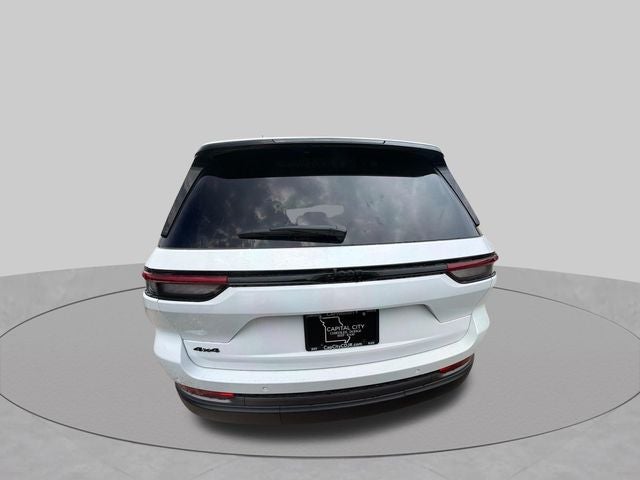 2026 Jeep Grand Cherokee Laredo Altitude