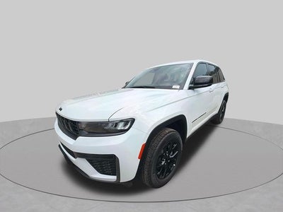 2026 Jeep Grand Cherokee Laredo Altitude