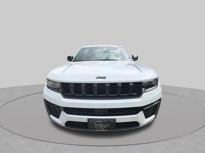 2026 Jeep Grand Cherokee Laredo Altitude