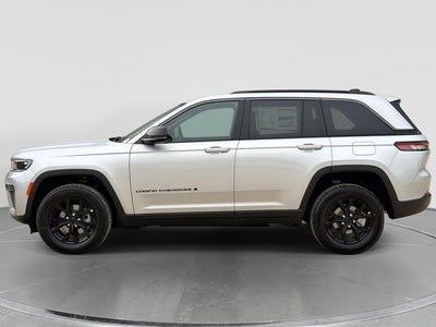 2026 Jeep Grand Cherokee Laredo Altitude