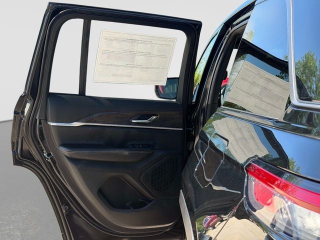 2026 Jeep Grand Cherokee Laredo Altitude
