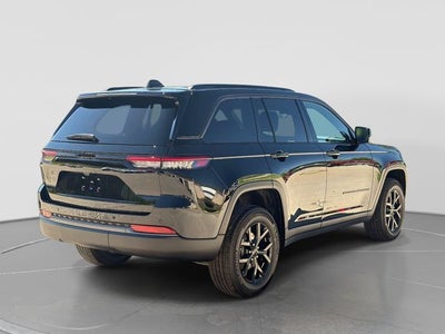 2026 Jeep Grand Cherokee Laredo Altitude