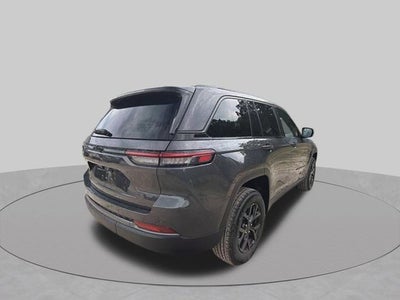 2026 Jeep Grand Cherokee Laredo Altitude