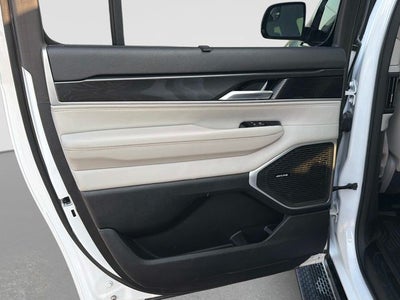 2023 Jeep Wagoneer L Base