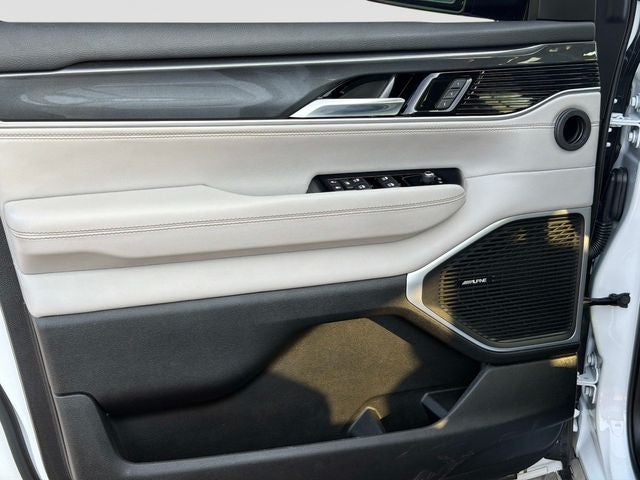 2023 Jeep Wagoneer L Base