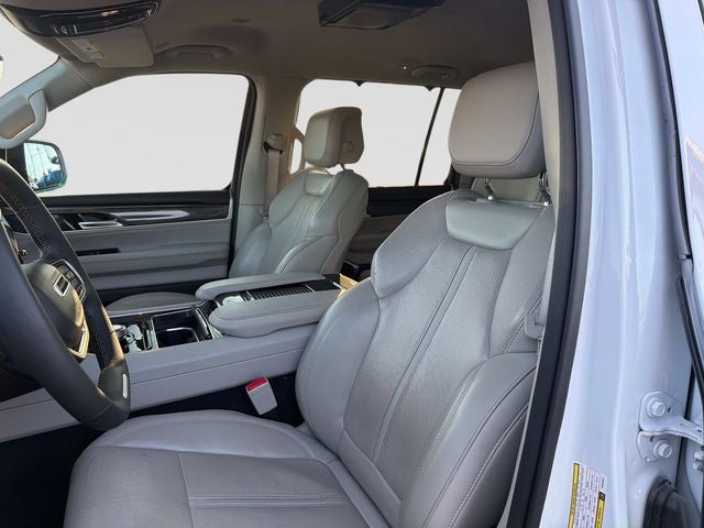 2023 Jeep Wagoneer L Base