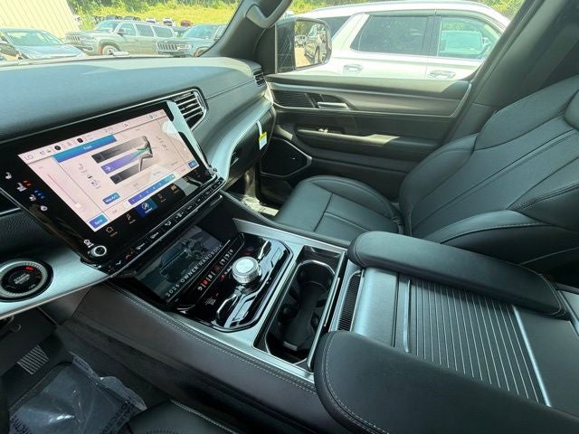 2026 Jeep Grand Wagoneer Upland