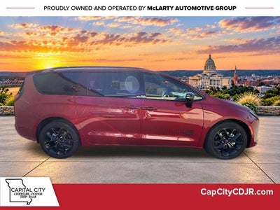 2027 Chrysler Pacifica Select