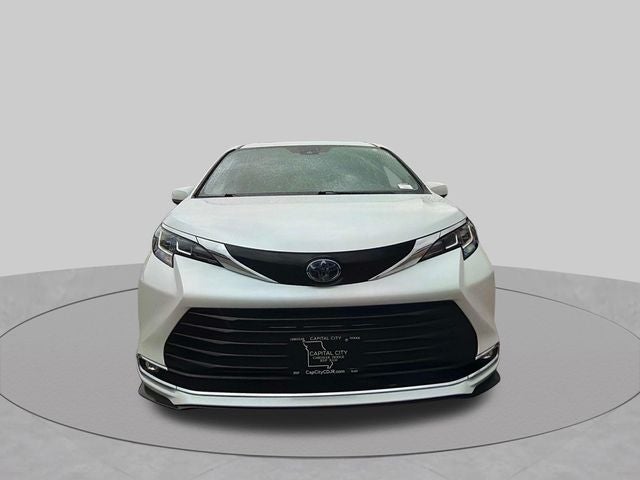 2022 Toyota Sienna XLE 8 Passenger