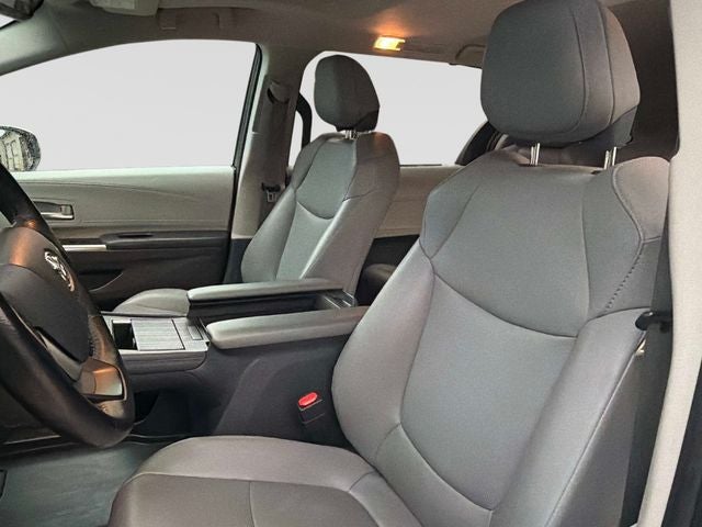 2022 Toyota Sienna XLE 8 Passenger