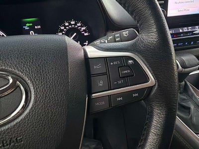 2022 Toyota Sienna XLE 8 Passenger