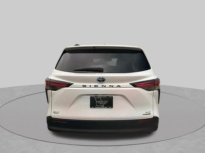 2022 Toyota Sienna XLE 8 Passenger