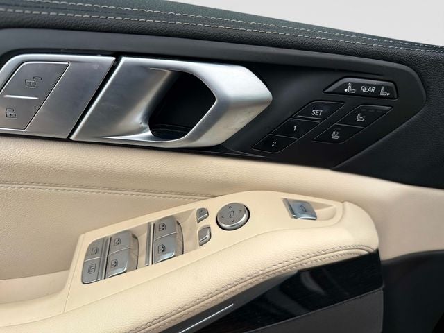2021 BMW X7 M50i