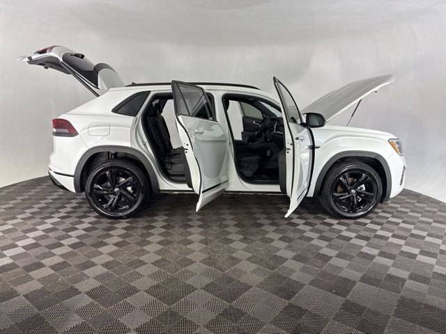 2025 Volkswagen Atlas Cross Sport 2.0T SEL R-Line Black