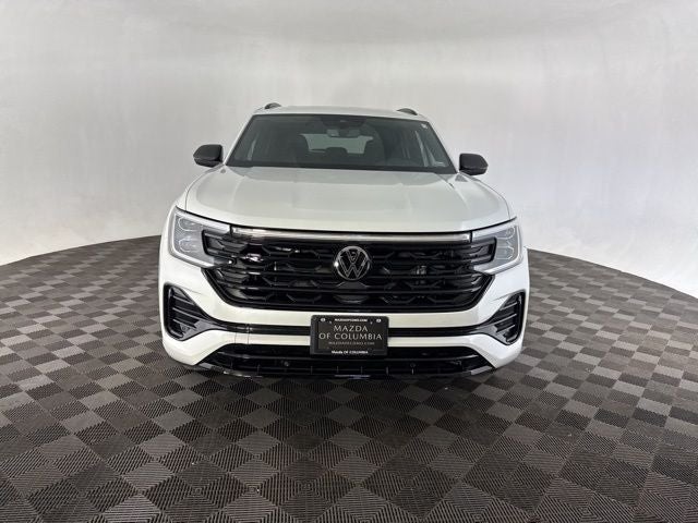 2025 Volkswagen Atlas Cross Sport 2.0T SEL R-Line Black