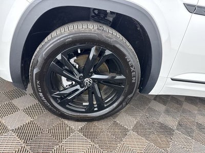 2025 Volkswagen Atlas Cross Sport 2.0T SEL R-Line Black