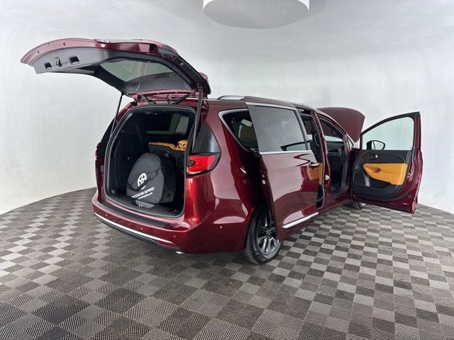 2023 Chrysler Pacifica Hybrid Pinnacle