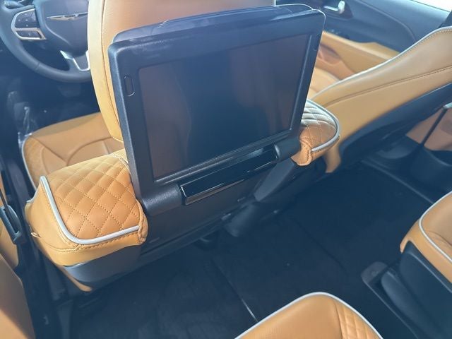 2023 Chrysler Pacifica Hybrid Pinnacle