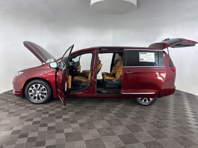2023 Chrysler Pacifica Hybrid Pinnacle
