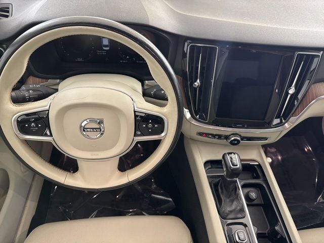 2020 Volvo S60 T5 Momentum