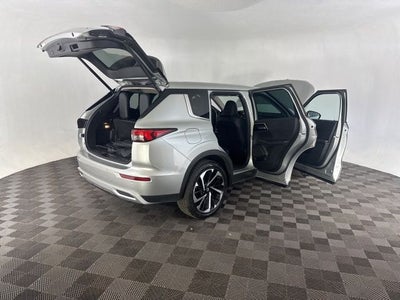 2023 Mitsubishi Outlander SE