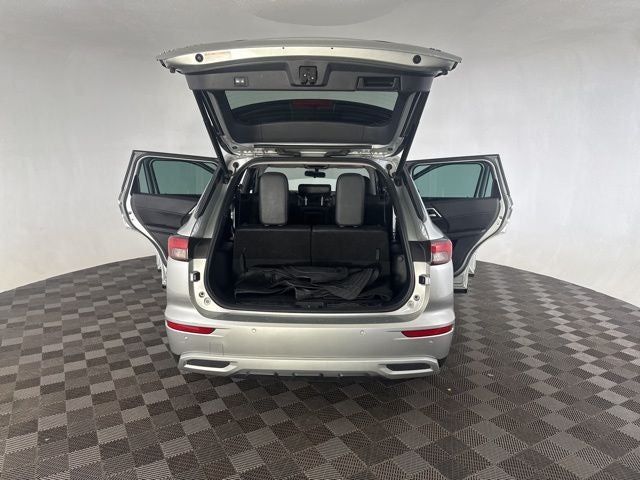 2023 Mitsubishi Outlander SE