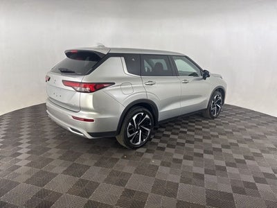 2023 Mitsubishi Outlander SE