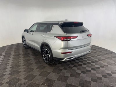 2023 Mitsubishi Outlander SE
