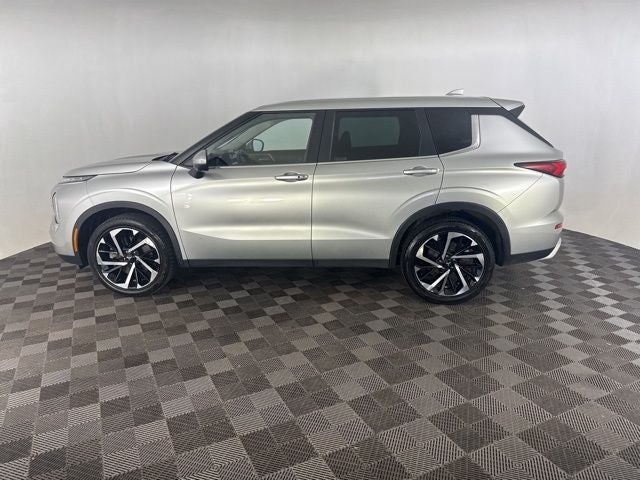 2023 Mitsubishi Outlander SE