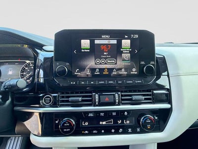 2023 Nissan Pathfinder SL