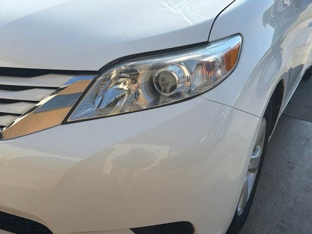2015 Toyota Sienna LE 8 Passenger