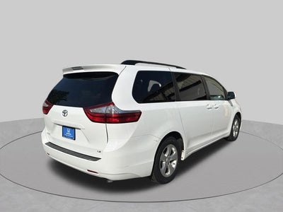 2015 Toyota Sienna LE 8 Passenger