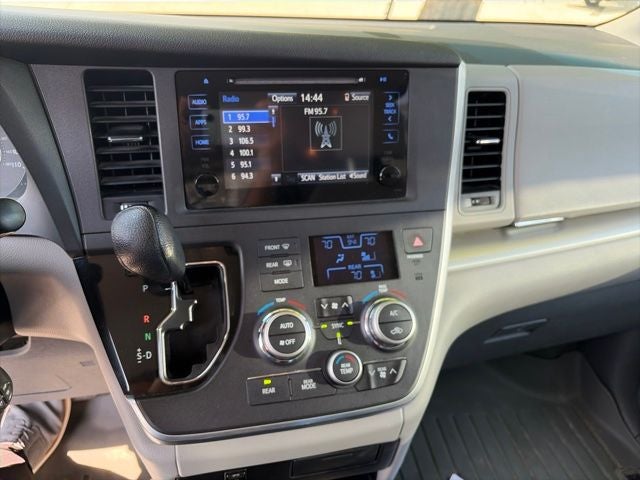 2015 Toyota Sienna LE 8 Passenger