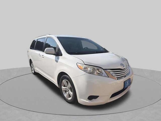 2015 Toyota Sienna LE 8 Passenger