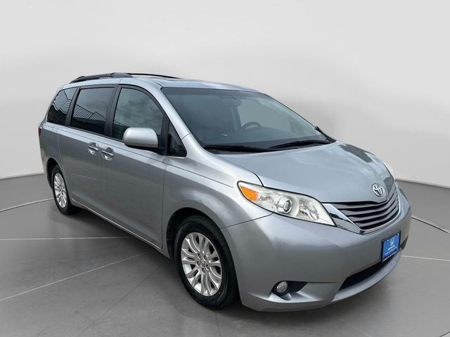 2017 Toyota Sienna XLE 8 Passenger