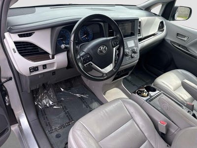 2017 Toyota Sienna XLE 8 Passenger
