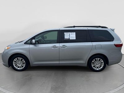 2017 Toyota Sienna XLE 8 Passenger