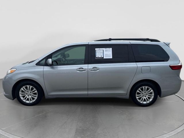 2017 Toyota Sienna XLE 8 Passenger