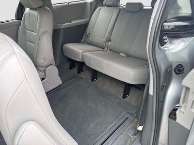 2017 Toyota Sienna XLE 8 Passenger