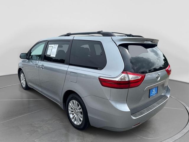 2017 Toyota Sienna XLE 8 Passenger