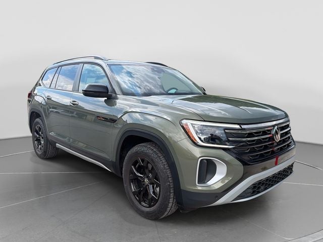 2024 Volkswagen Atlas 2.0T Peak Edition SEL