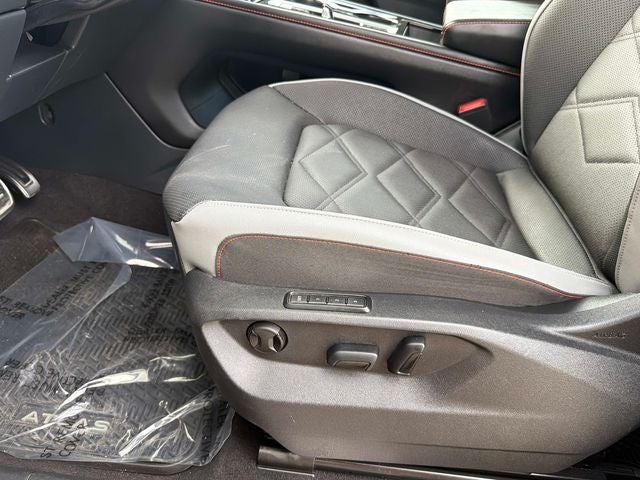 2024 Volkswagen Atlas 2.0T Peak Edition SEL